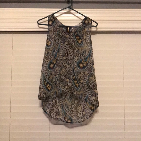 Collective Concepts Tops - Sleeveless sheet high low blouse